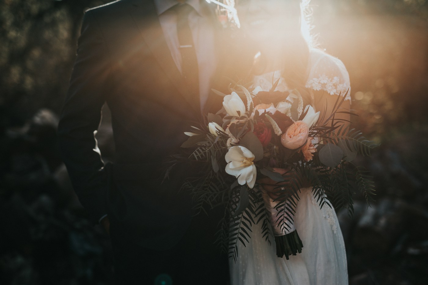 Una pareja en el día de su boda